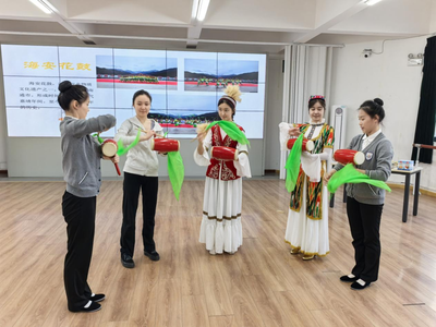 以舞為橋連蘇伊 金陵舞韻邂逅西域風(fēng)情 兩地學(xué)子共繪民族團(tuán)結(jié)新畫卷